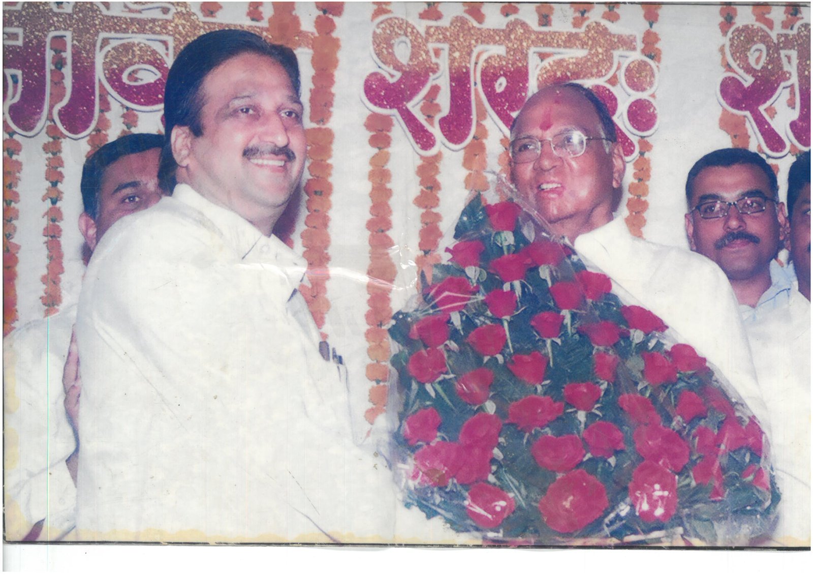 Naseem Siddiqui greeting Sharad Pawar with flowers