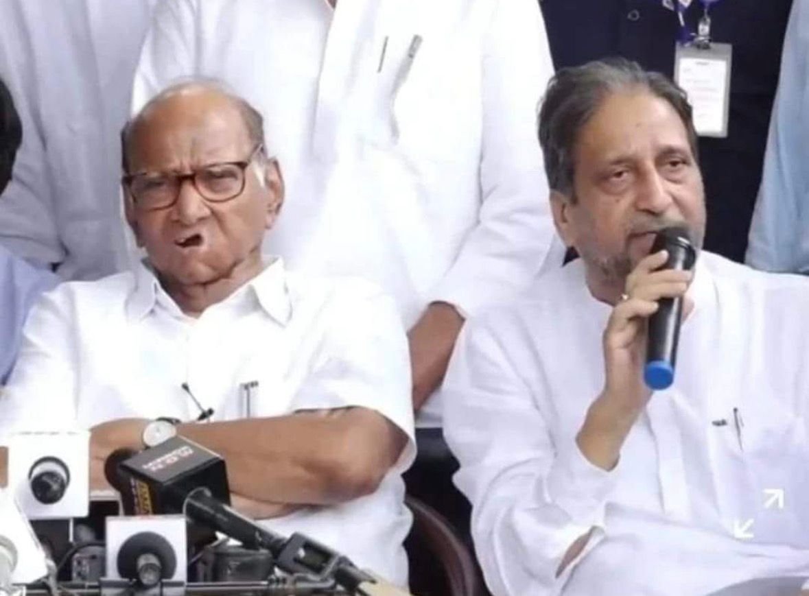 Naseem Siddiqui with Sharad Pawar at a press conference